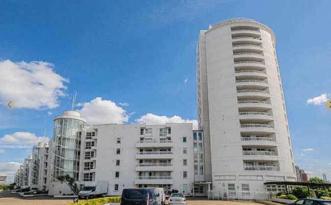 Spacious furnished room, 1 min from Pontoon Dock Main Photo