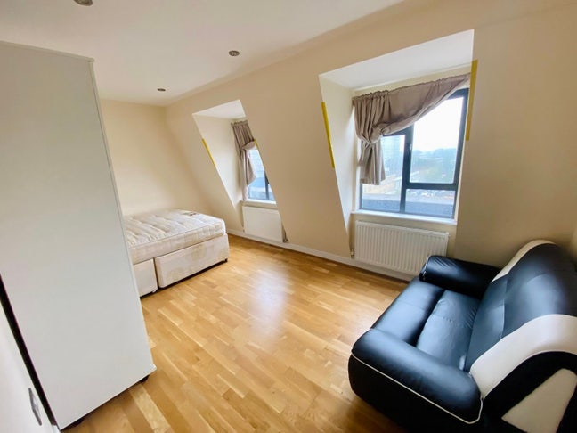 Sunny Room in Centre ☀️  Main Photo