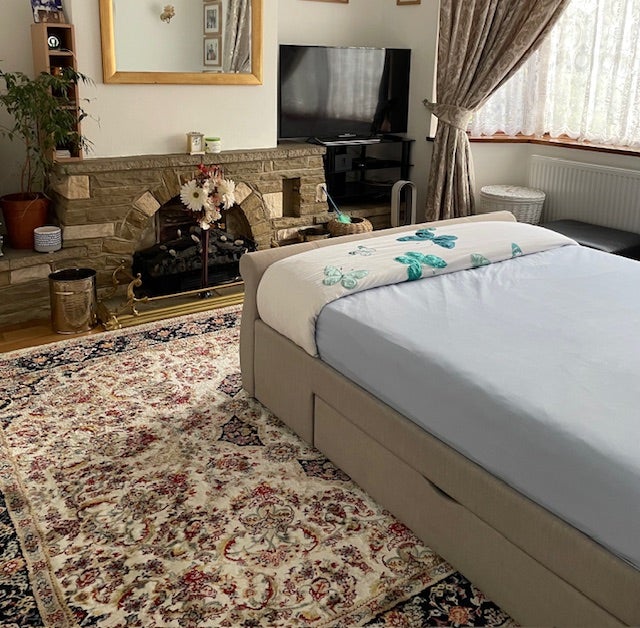 Double  Room for rent in 4  bedroom house Main Photo
