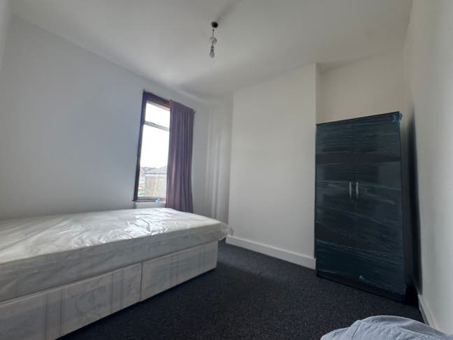 5 Double bedroom available in Eastham E12 Main Photo