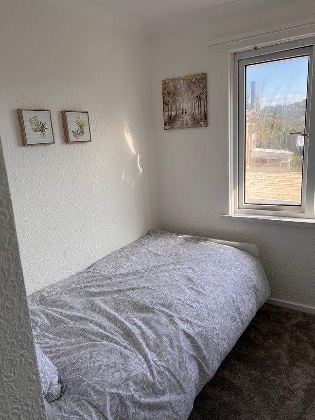 Single bedroom in a modern house Main Photo