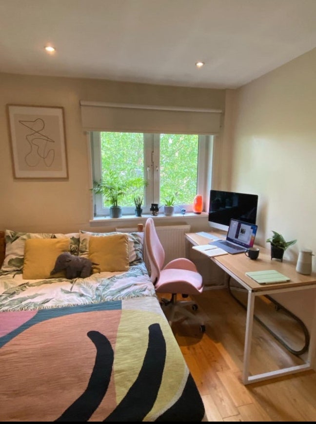 Large Double and Smaller Double in Social Flat  Main Photo