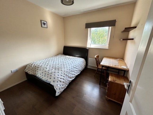 Room for Rent in Quiet, Respectful Flatshare Main Photo