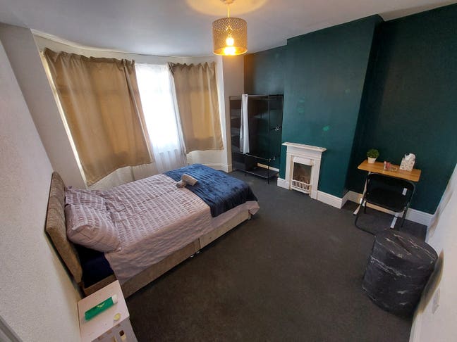 Spacious Double Room | 10 Mins to Uhcw/Citycentre Main Photo