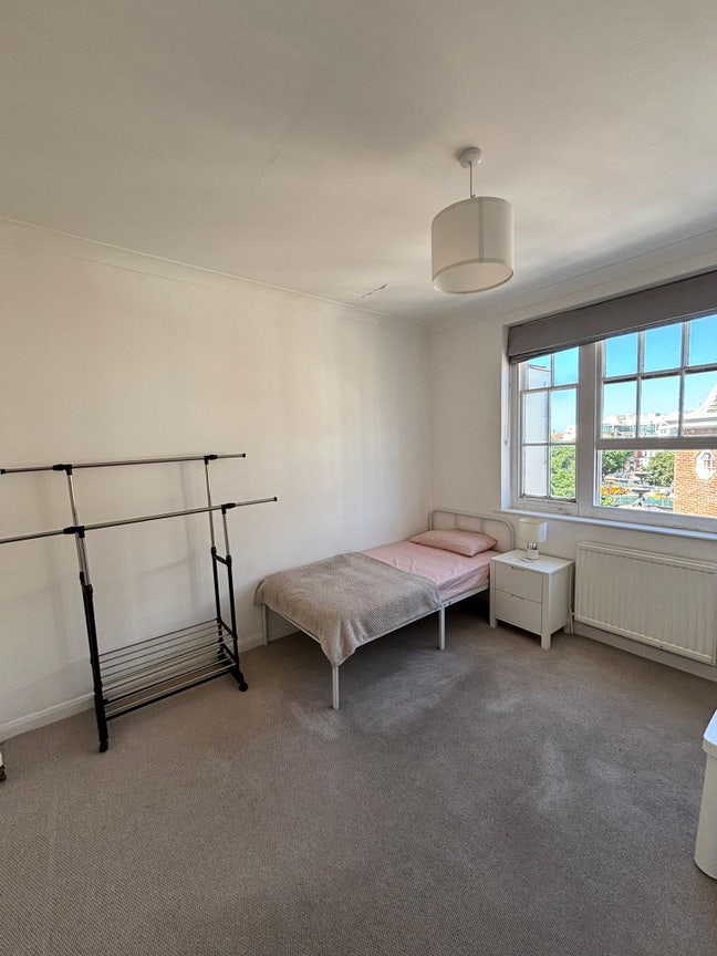Move Asap ! 800£ Double Room No Deposit!  Main Photo