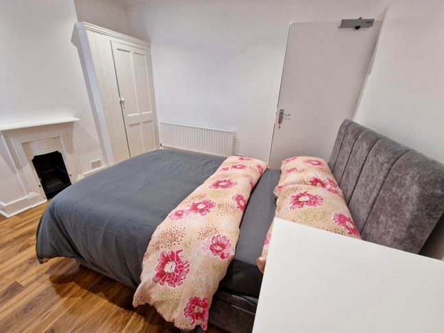 Double Room - Lower Addiscombe Road, Croydon CR0 Main Photo