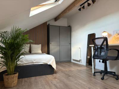 Double Attic Room in newely renovated house Main Photo