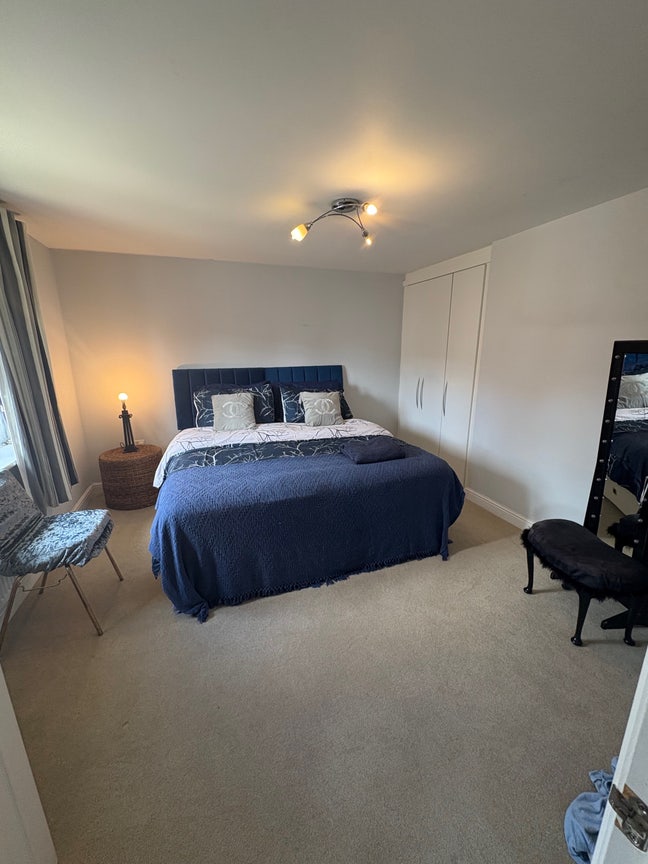 Large Double Room Main Photo