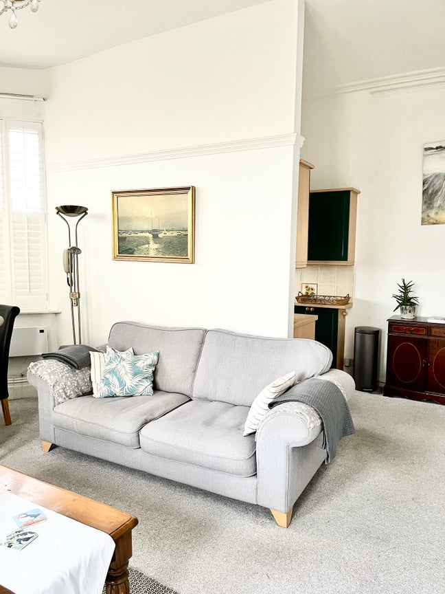 Stunning Seafront Double Aspect view Apartment  Main Photo