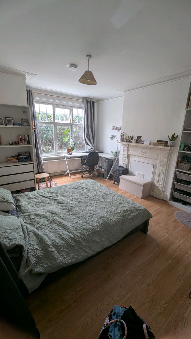 Large double room near tube! Main Photo