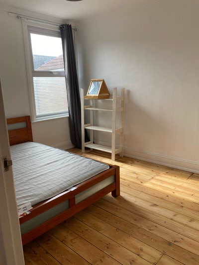 Small bedroom in a quiet house Main Photo