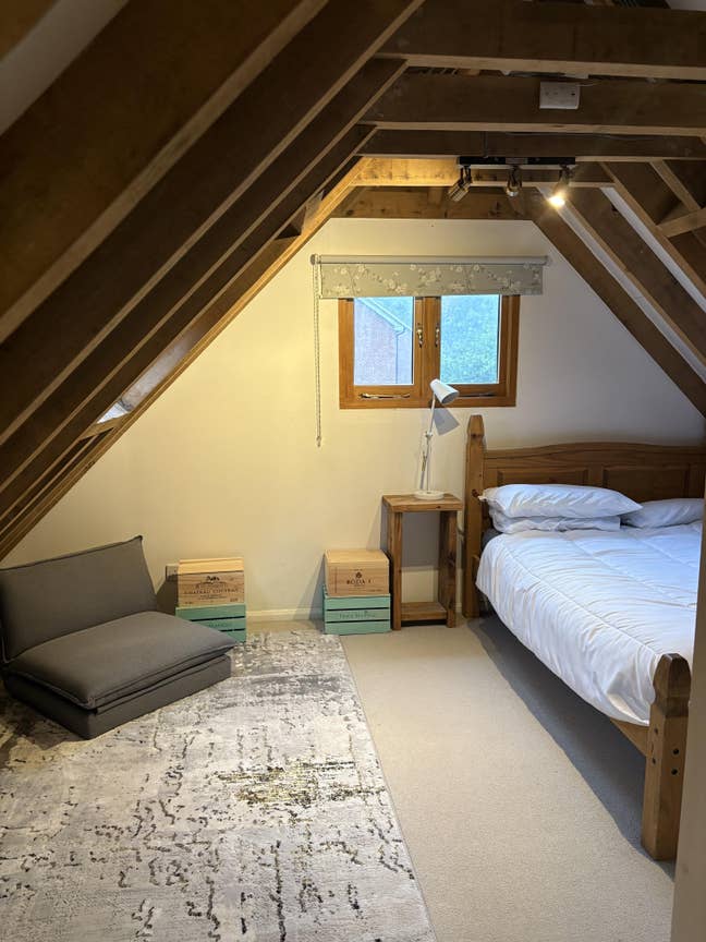 Separate Annex room with on-suite  Main Photo