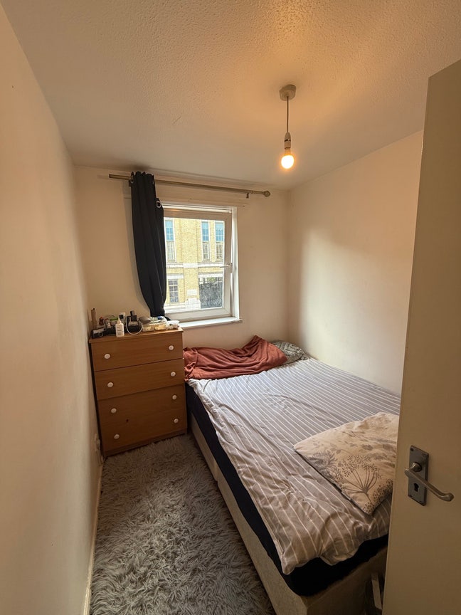 Single Room in Zone 2 Main Photo