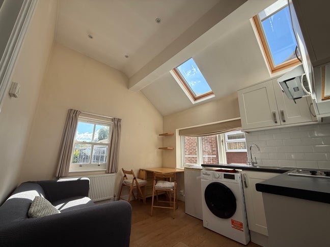 Very Urgent Beautiful Jericho Flat! Main Photo