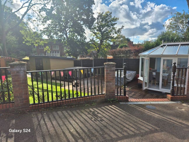 Double Room for rent in Large Family home 🏡  Main Photo