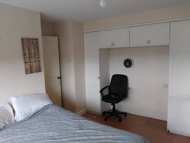 Room for Rent: Double Room Overlooking the River D Main Photo