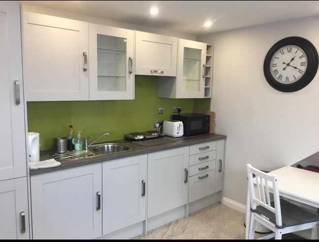 Self contained studio flat with bills included  Main Photo