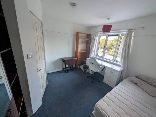 2nd Floor bedroom available Main Photo