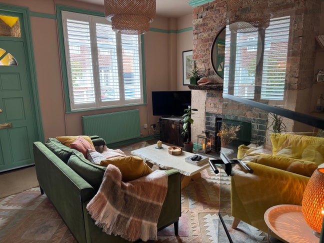 Light homely room Main Photo