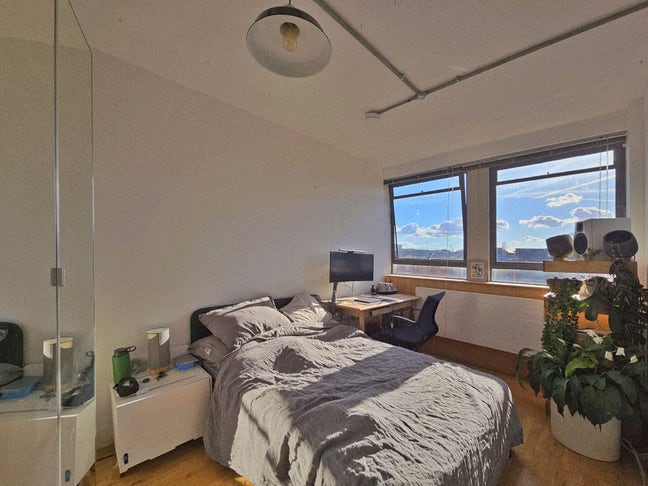 Beautiful double room available in St.Paul’s  Main Photo