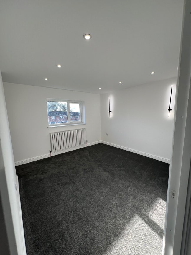 Modern, newly refurbished rooms available  Main Photo