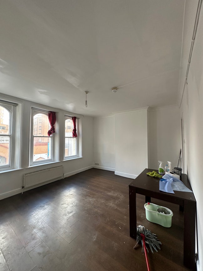 Modern 2-Bedroom Flat - Heart of Whitechapel E1 Main Photo