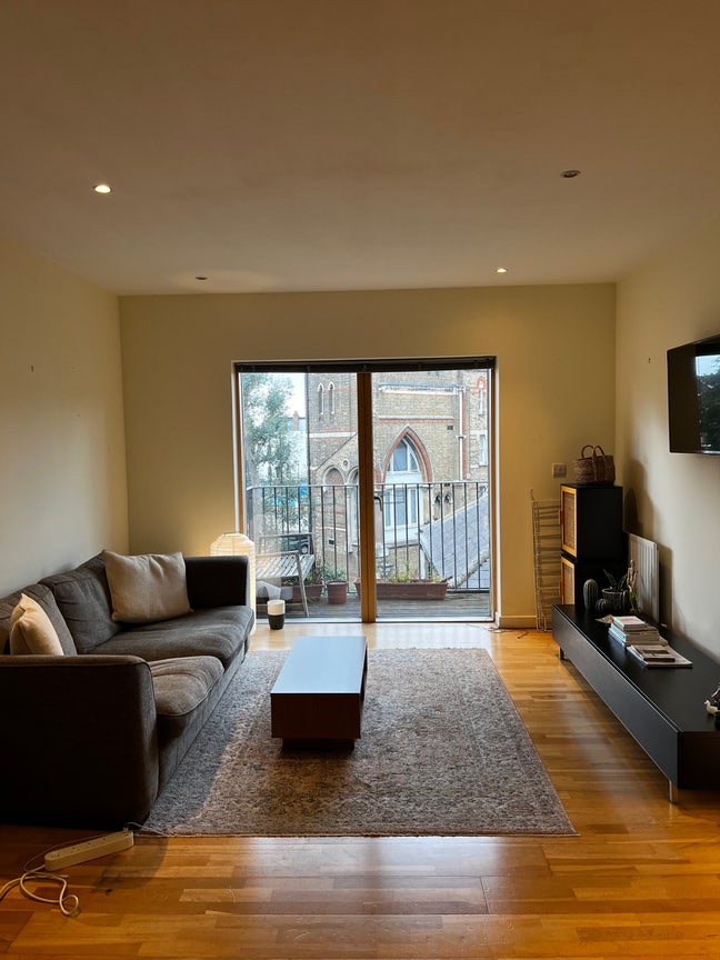 Spacious Flat in Dalston Main Photo