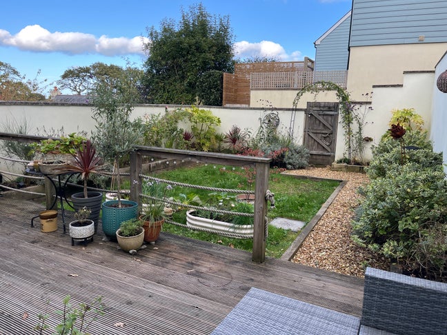 Modern, Bright 2 Bed in Swanpool w/garden+garage Main Photo