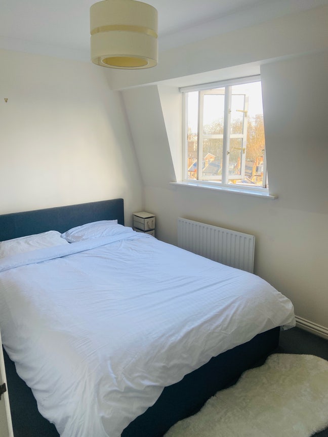 Refurbished 1-bed with London at your fingertips Main Photo