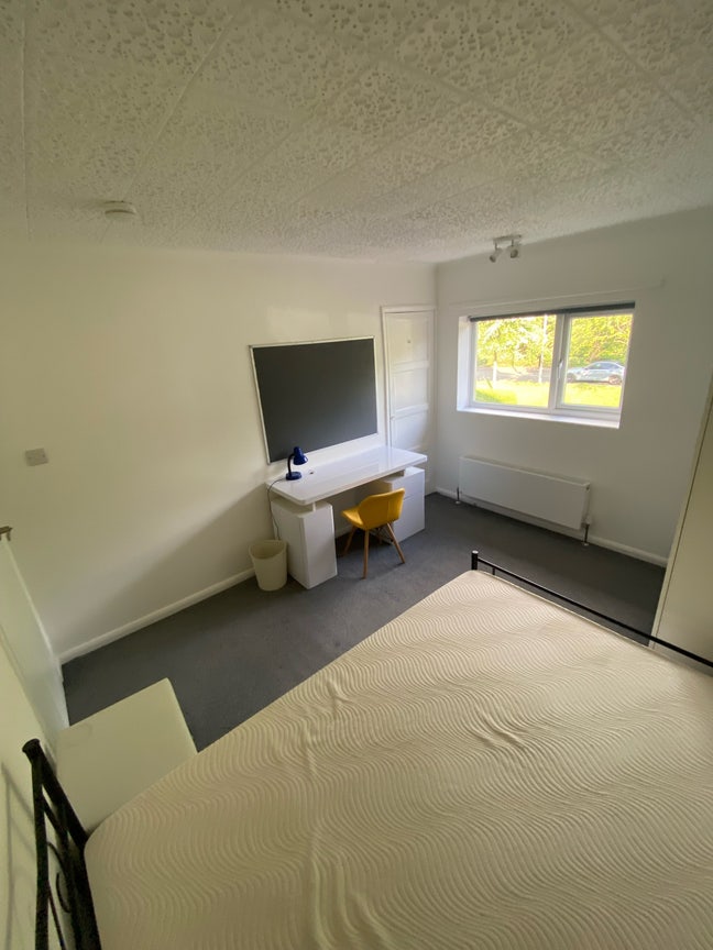 Double Room Available- Semester 2 Main Photo