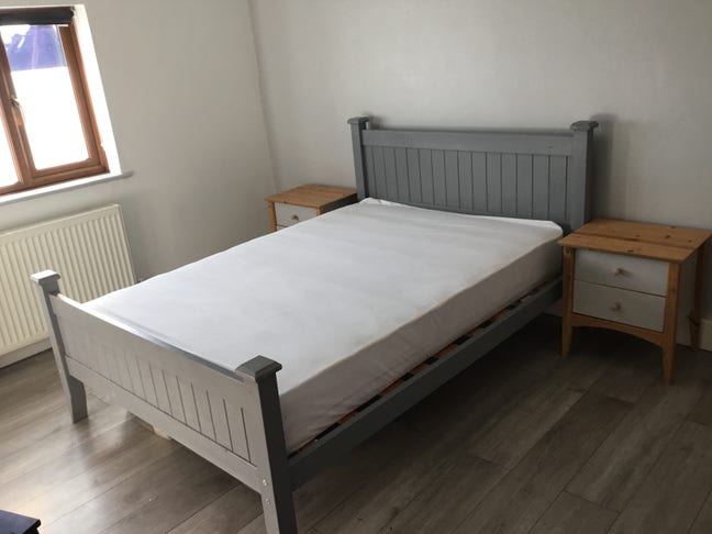 Contemporary Double and Single  Rooms   Main Photo