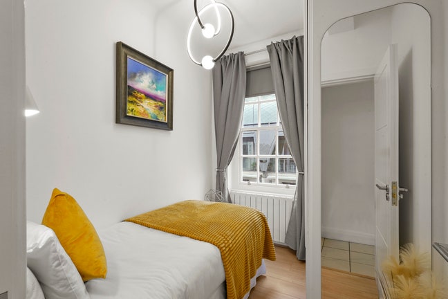 Stylish 4-Bedroom Flat ,1 Room Remaining🏡 Main Photo