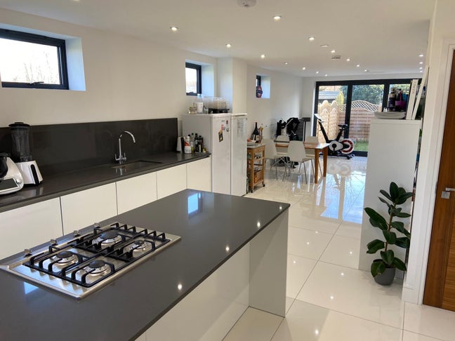 En suite Spacious room in Haringey Available Now Main Photo
