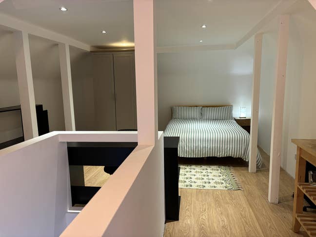 Inviting Loft Double Room Available for Lodging Main Photo