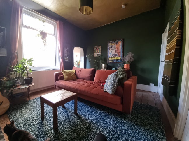 Lovely room to rent in homely flat Main Photo