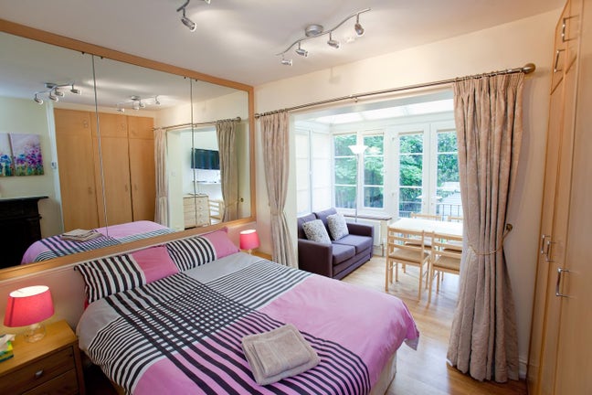 One Bedroom Flat - 3 min walk to Jubilee Line Main Photo