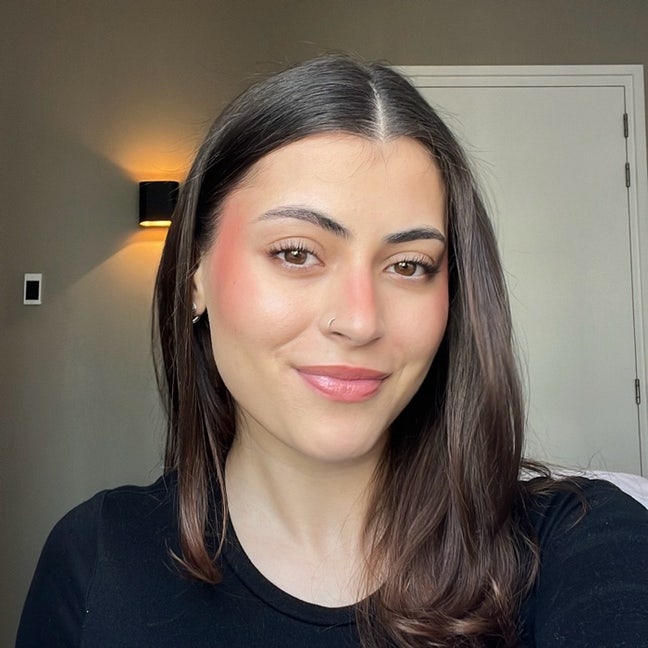 Professional Female seeks a single or double room Main Photo