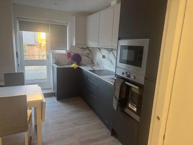 Two bedroom newly refurbed flat available  Main Photo