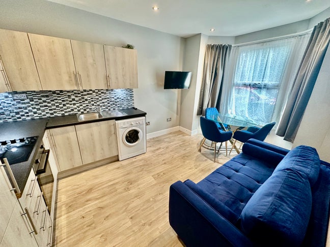 Newly Available 2 Bedroom Flat, Ideal for Sharers Main Photo