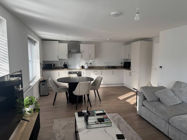 ✨ Double Room Available in a Modern Home – Friendl Main Photo