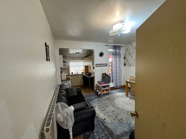 Furnished shared room available near city Center  Main Photo