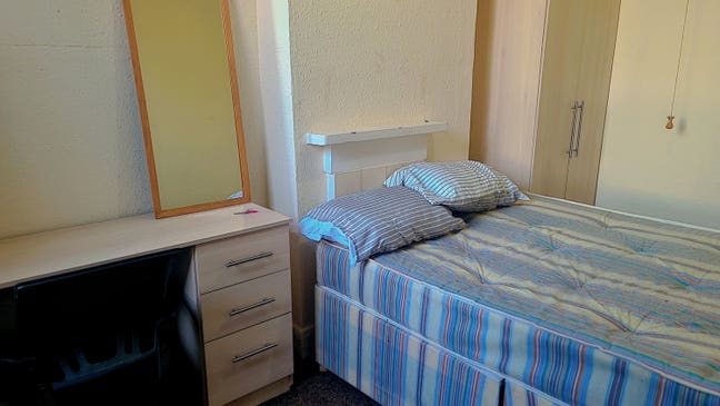 2 double bedrooms available Main Photo
