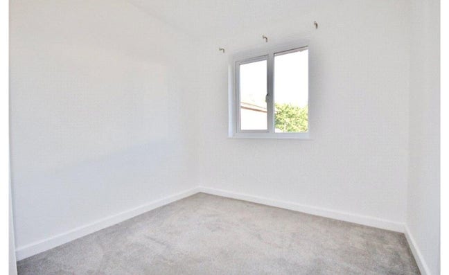 Need a third room mate for a 2 floor flat in Twick Main Photo