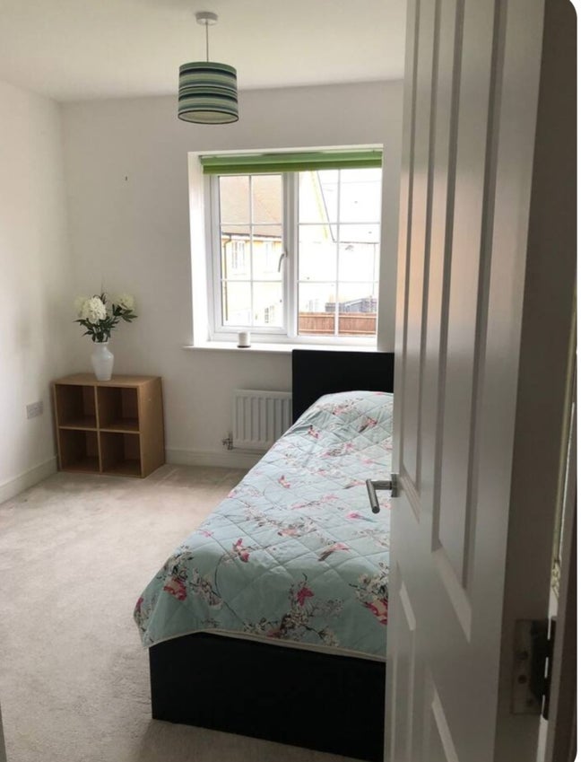 Beautiful double room in a new house Main Photo
