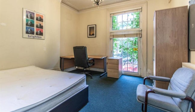 Double rooms available with professionals in 6 bed Main Photo