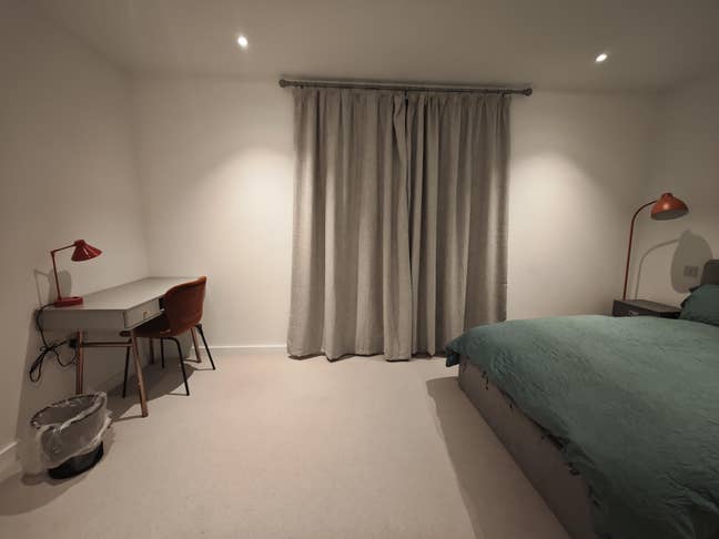 Ensuite in Tranquil House on Elizabeth Line Main Photo