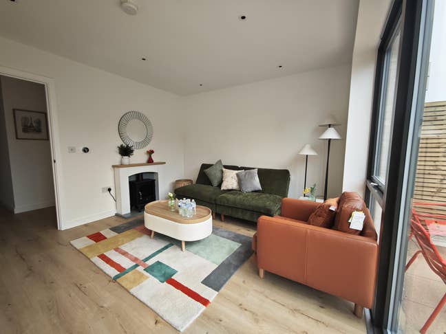 Ensuite in Tranquil House on Elizabeth Line Main Photo