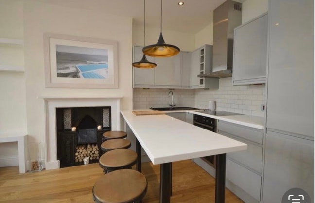 Room available in 2 bed flat Clifton  Main Photo
