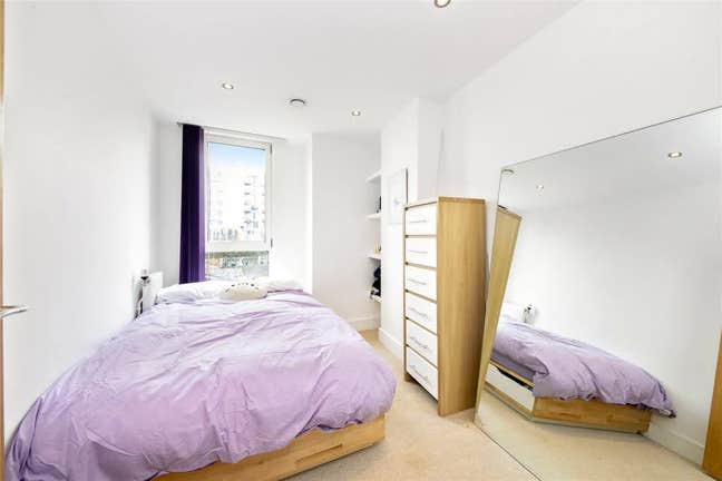 3-Bedroom Flat in Deptford Bridge – Available from Main Photo