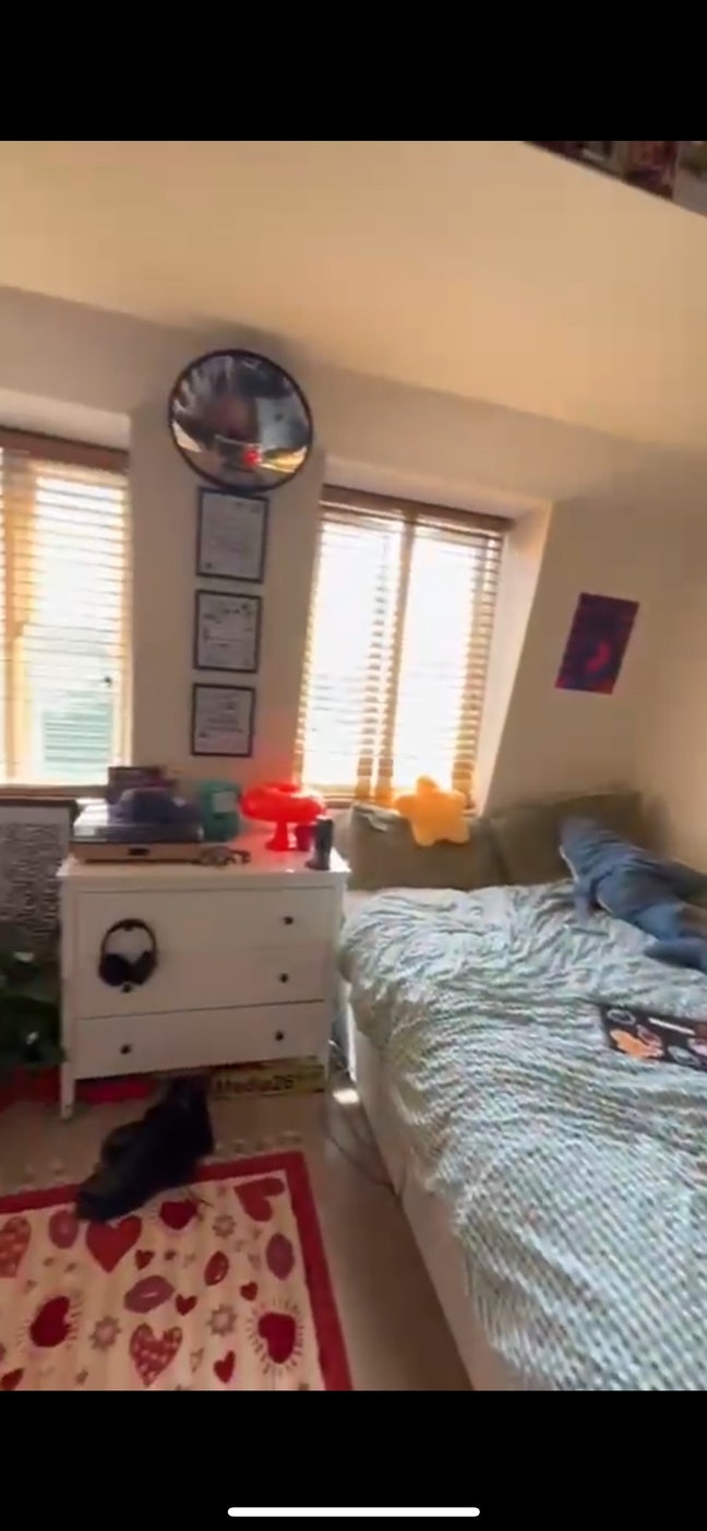 Bright room in a quite area Main Photo